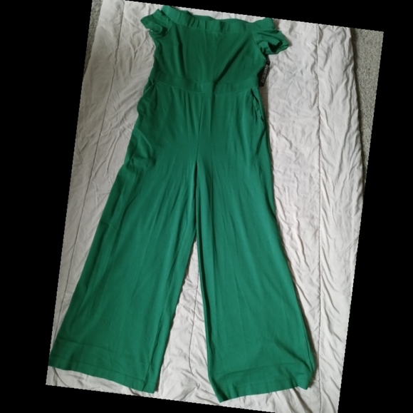 SOLD🌄New York & Company🌄 Jumpsuit - Picture 3 of 4